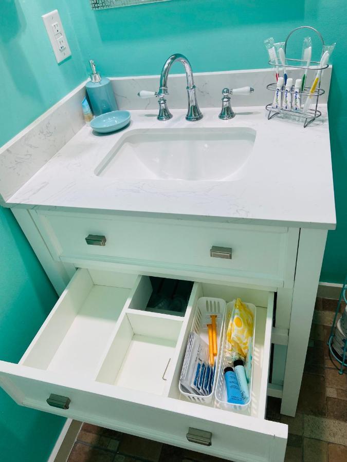 Beautiful And Comfortable Rom Apt # 2 Тампа Екстериор снимка