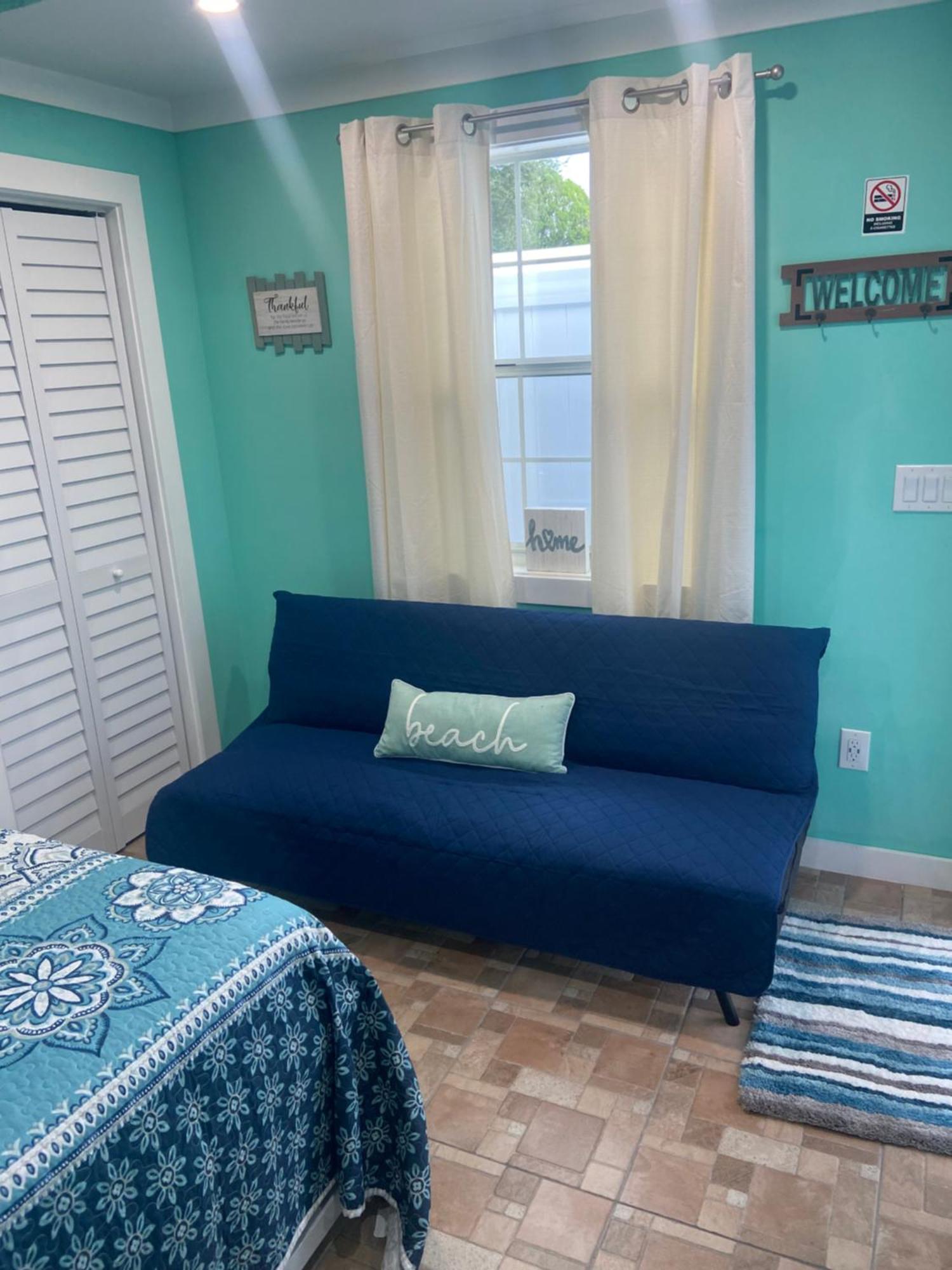 Beautiful And Comfortable Rom Apt # 2 Тампа Екстериор снимка